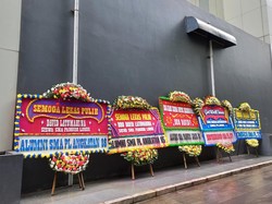 Papan Bunga Lekas Sembuh untuk David Korban Mario Dandy Berjejer di RS