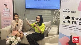 Cerita Titi DJ Melawan Takut Saat Operasi Anti-aging di Korea