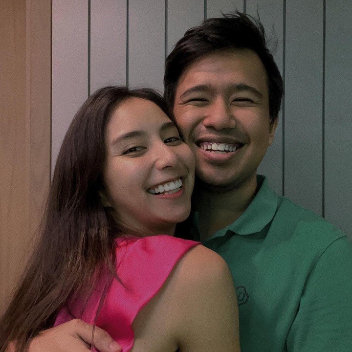 <p>Joshua dan Clay sendiri kerap membagikan kemesraannya pada laman media sosial. Bahkan, tak jarang keduanya berpose kocak yang membuat perut netizen tergelak. (Foto: Instagram: @clairineclay)</p>