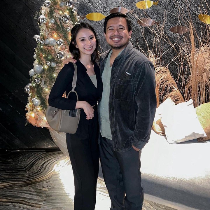 <p>Pasangan Joshua Suherman dan Clairine Clay menikah pada tahun 2021, Bunda. Keduanya memutuskan untuk menjadi pasangan suami istri setelah berpacaran selama 3 tahun. (Foto: Instagram: @jojosuherman)</p>