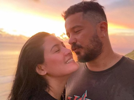 7 Potret Romantis Fera & Fathir Muchtar, 17 Tahun Menikah Bahagia Menanti Momongan