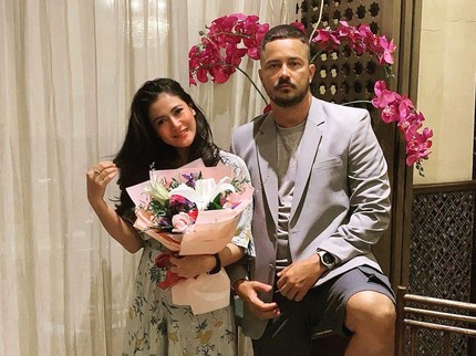 7 Potret Mesra Fera & Fathir Muchtar, Bahagia Menanti Momongan di Tahun ke-17 Pernikahan
