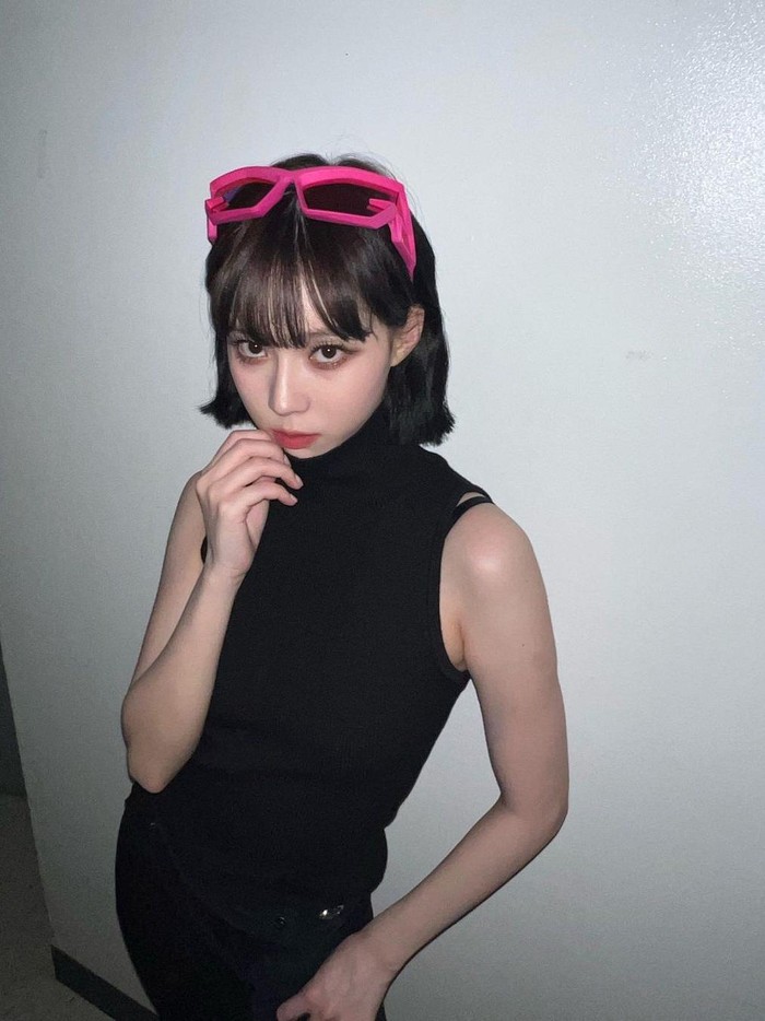 Rambut pendek dan poni Winter adalah penampilan khasnya saat ini. Ia sendiri bahkan mengaku bahwa dari semua penampilannya, rambut pendek adalah favoritnya./ Foto: instagram.com/aespa_official