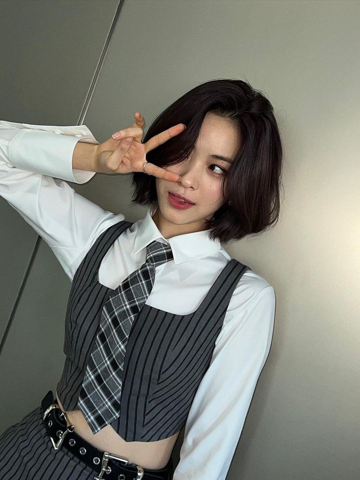 Ryujin telah tambil dengan rambut pendek sejak debut di tahun 2019. Rambut pendeknya sesuai dengan ciri khasnya yang penuh energi dan karismatik saat tampil di panggung./ Foto: intagram.com/itzy.all.in.us