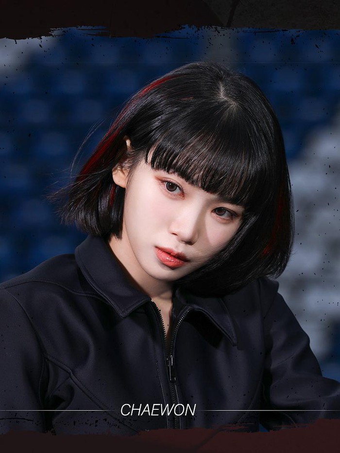 Since debuting with LE SSERAFIM, Chaewon has sported her iconic short hair with straight bangs.  This hairstyle makes it suitable for various fashions and expressions./ Photo: instagram.com/le_sserafim