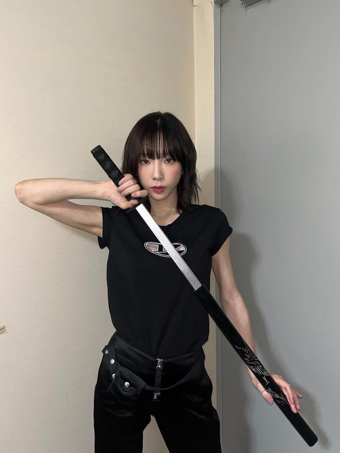 Taeyeon dikenal serba bisa dalam menampilkan berbagai konsep. Momen rambut pendeknya dalam comeback GOT the Beat