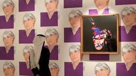 FOTO: Karya Ikonis Andy Warhol Dipamerkan di Arab Saudi