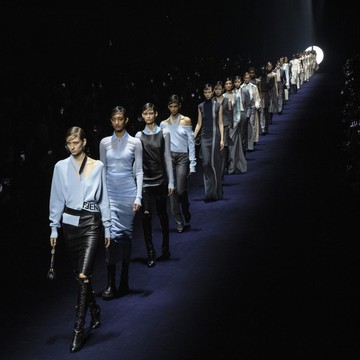 img-title 6 Hal Menarik Perhatian di Peragaan Fendi yang Dihadiri Song Hye-Kyo di Milan Fashion Week