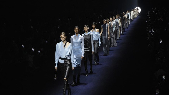 6 Hal Menarik Perhatian di Peragaan Fendi yang Dihadiri Song Hye-Kyo di Milan Fashion Week