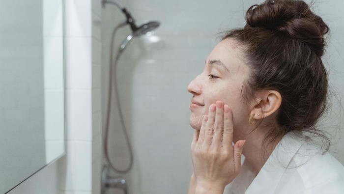 img-title Meski Terkesan Sepele, 5 Kebiasaan Buruk Mencuci Muka Ini Bisa Jadi Pemicu Masalah Kulit Lho! Sudah Tahu?