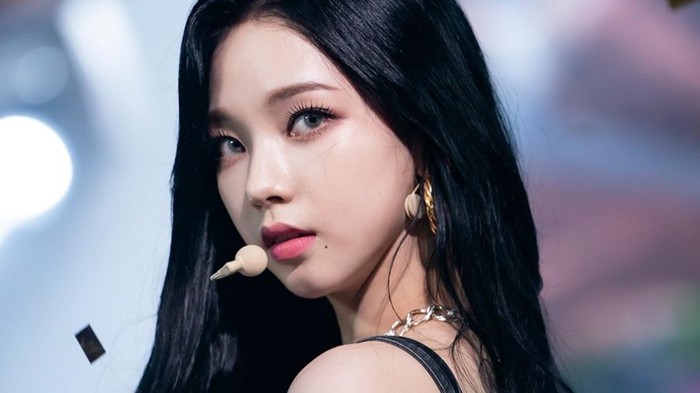 Punya Visual 'Unreal', Intip 3 Rahasia Tampil Cantik Memesona ala Karina aespa Punya Visual 'Unreal', Intip 3 Rahasia Tampil Cantik Memesona ala Karina aespa