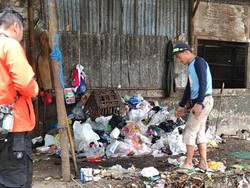 Granat Nanas Aktif Ditemukan di Balik Tumpukan Sampah TPS Malang