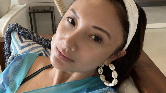 Penampilan Tata Cahyani di Acara Nikahan Anak Ari Sigit Curi Perhatian