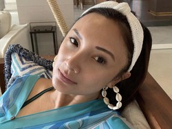 Penampilan Tata Cahyani di Acara Nikahan Anak Ari Sigit Curi Perhatian