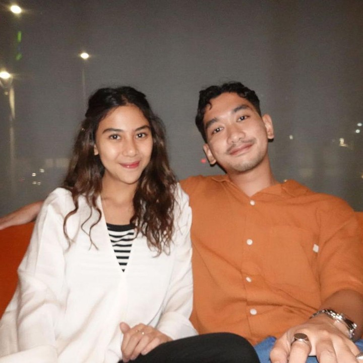 <p>Tak hanya rekan artis, para netizen juga turut membanjiri kolom komentar Adinda Thomas. Mereka bahkan menyebut pasangan ini terlihat serasi dan mirip. <em>"Sudah jodoh nya mirip. semoga menjadi keberkahan,"</em> komentar akun @1megaw***. <em>"Dulu kalian ga mirip. Sekarang makin mirip aja. Itulah namanya jodoh. Bahagia selalu ya Raka Dinda,"</em> kata @wanda.titi*** (Foto: Instagram @adindathomas)</p>