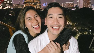 img-title Resmi Lamaran, Ini Sosok Raka Akmal Calon Suami Adinda Thomas