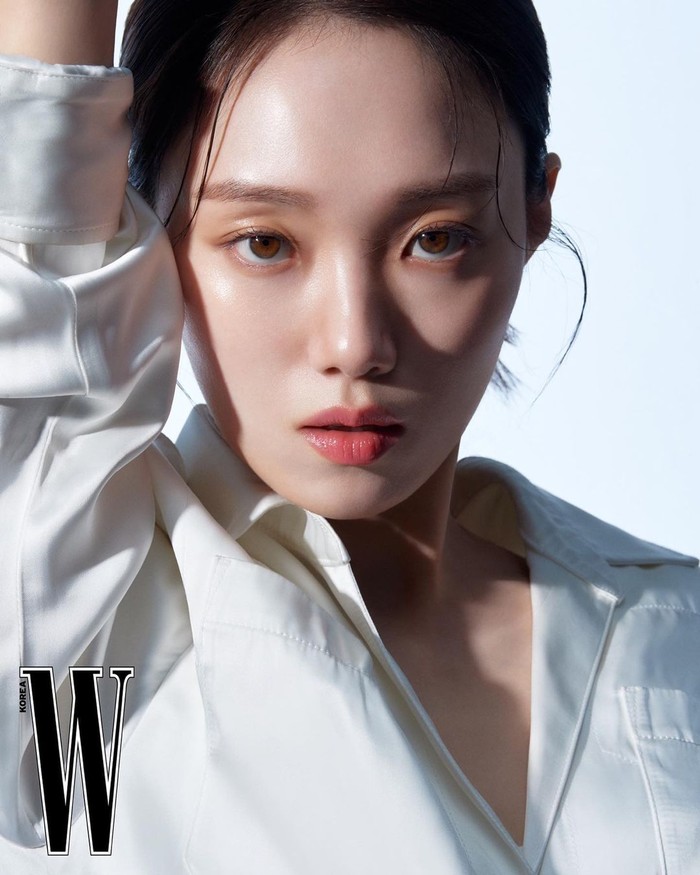 Aktris yang kini membintangi drama original Disney+ 'Call It Love' tersebut terkenal dengan visual wajahnya yang cantik memesona bak boneka karena bentuk wajahnya yang kecil dengan fitur wajahnya yang indah./ Foto: instagram.com/heybiblee