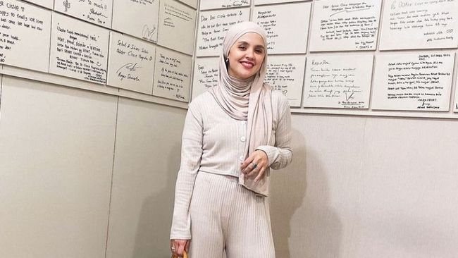 Pengacara sebut Aldila sudah siapkan mental hadapi cacian netizen karena gugat cerai Indra Bekti. 