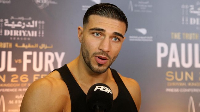 Tommy Fury dinyatakan menang angka dalam duel menghadapi Jake Paul di Diriyah Arena, Arab Saudi, Senin (27/2) pagi.