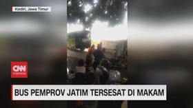 VIDEO: Bus Pemprov Jatim Tersesat di Makam