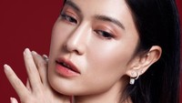 <p>Hal itu pun terbukti dari beberapa foto pemotretannya yang diunggah di akun media sosial pribadinya. Tak sedikit warganet yang mengomentari dirinya mirip seperti Song Hye Kyo, aktris asal Korea Selatan. (Foto: Instagram@therealdisastr)</p>