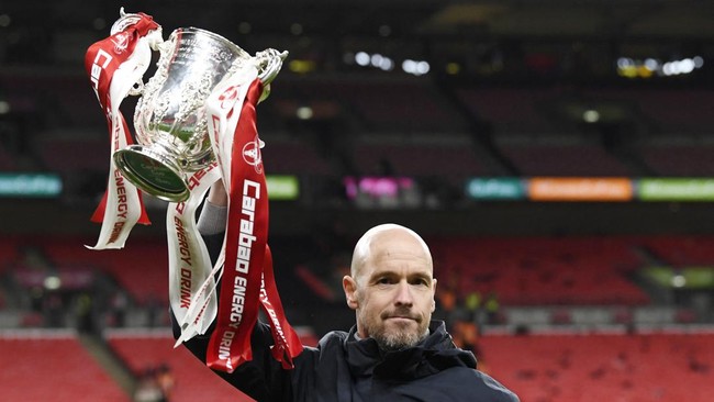Erik Ten Hag melakukan langkah berani dalam menangani Manchester United hingga klub tersebut bisa kembali meraih gelar juara.