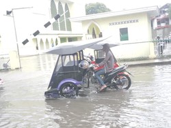 Warga Gorontalo Keluhkan Jalan Jenderal Sudirman Sering Tergenang saat Hujan