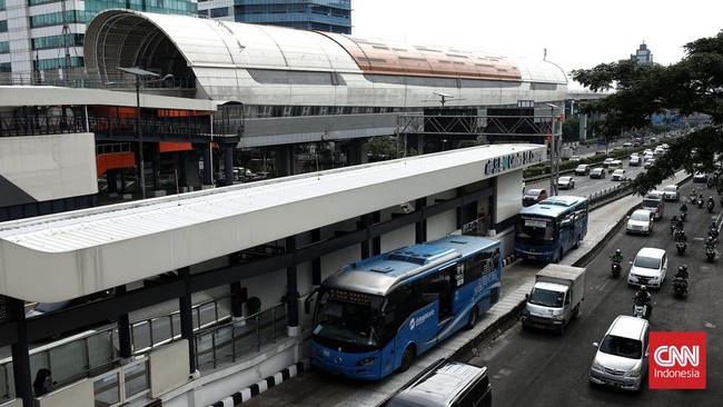 Kadishub DKI Jakarta ikut menjelaskan soal stiker bergambar wajah Heru Budi di sejumlah halte Transjakarta.