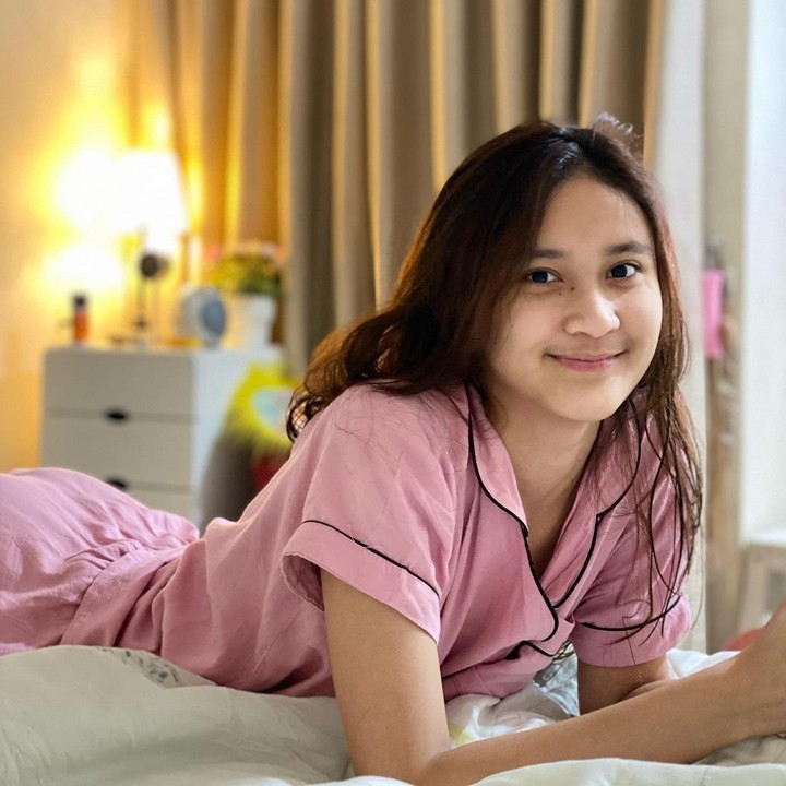 <p>Gadis yang akrab disapa Leya ini sudah berusia 16 tahun, Bunda. Kini, paras cantik Leya cukup menyita perhatian publik, lho. (Foto: Instagram @kangferrymaryadi)<br /><br /><br /></p>