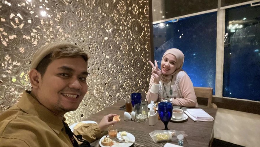 Kenangan Manis Indra Bekti dan Aldila Jelita Saat Makan Bersama Kenangan Manis Indra Bekti dan Aldila Jelita Saat Makan Bersama
