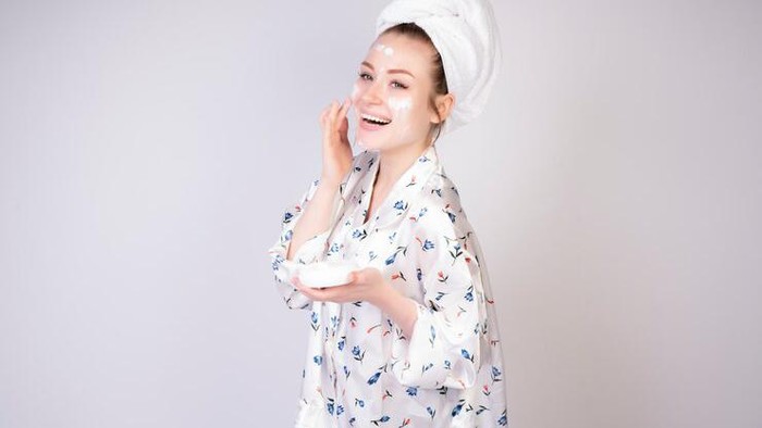 img-title 5 Kesalahan Umum Pemakaian Moisturizer Menurut Dermatologi, Sering Kamu Lakukan?
