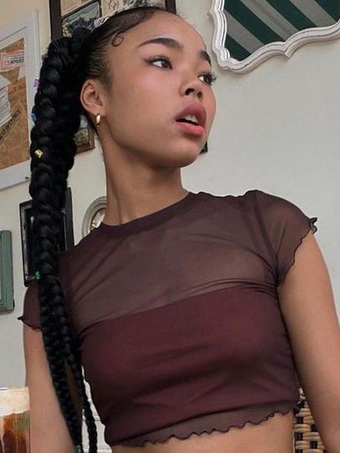 Ketika masih kecil, Jenny Park mengaku pernah mendapat pengalaman kurang menyenangkan karena fitur campuran dari wajahnya./ foto: instagram.com/__jennypark__