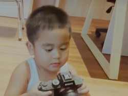Gaya Ketua Nahyan Jadi Fotografer dan Potret Bobby Nasution