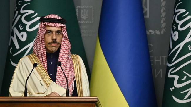 Arab Saudi menawarkan menjadi penengah konflik India dan Pakistan yang sedang saling serang di perbatasan, terutama di wilayah Kashmir.