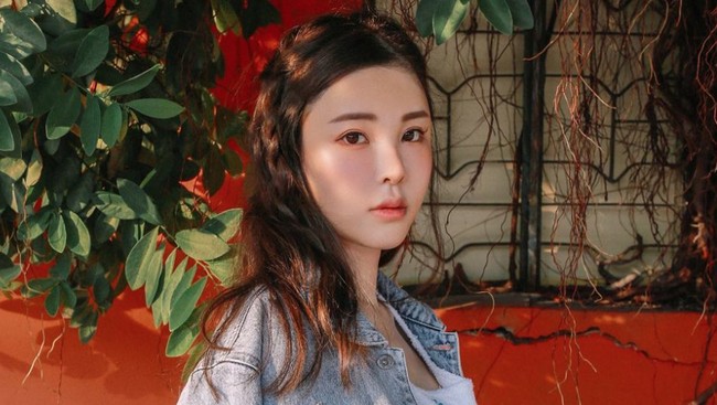 Polisi di Hong Kong menetapkan tersangka baru dalam kasus pembunuhan model Abby Choi yang ditemukan tewas dengan kondisi tubuh terpotong-potong.