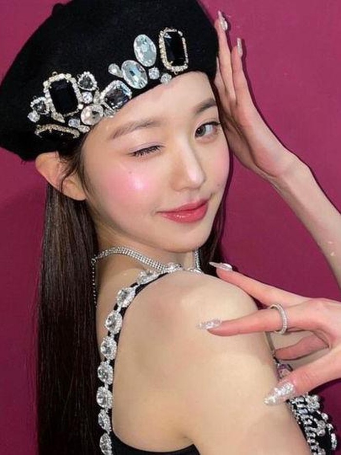 Namanya selalu menjadi topik hangat para netizen di media sosial. Terlebih saat Jang Won Young mengunggah foto-foto menawan di akun instagram pribadinya./ foto: instagram.com/for_everyoung10