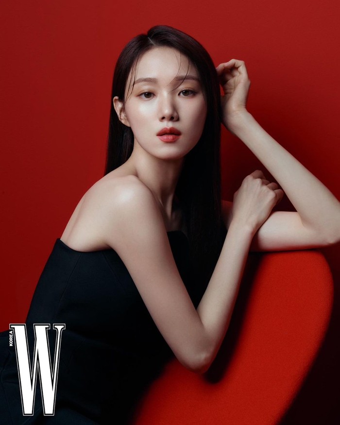 Pejabat tersebut berharap bahwa dengan partisipasi Lee Sung Kyung dalam promosi dan inovasi brand di masa mendatang akan meningkatkan kualitas beserta penjualan produk ke ranah yang lebih luas./ Foto: instagram.com/heybiblee