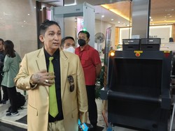 Lagak Pengacara Razman soal Naik Meja Pengadilan