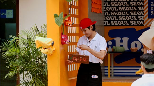 V BTS titip pesan ke ARMY saat melihat dirinya memasak di Jinny's Kitchen. Ia mengakuselama ini bukantukang masak terbaik dalam BTS.