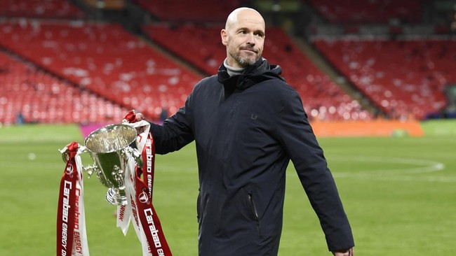 Pelatih Manchester United Erik ten Hag memilih santai tidak seperti Pep Guardiola dan Jurgen Klopp yang takut dengan eksodus pemain Eropa ke klub Arab Saudi.