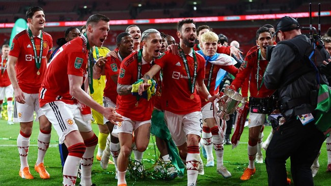 Gelar juara Carabao Cup yang diraih Manchester United usai mengandaskan perlawanan Newcastle United mengundang reaksi netizen.