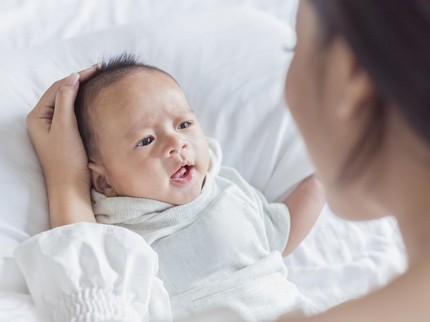 Tahapan Perkembangan Bayi 3 Bulan Menuju 4 Bulan, Sudah Bisa Apa Saja?