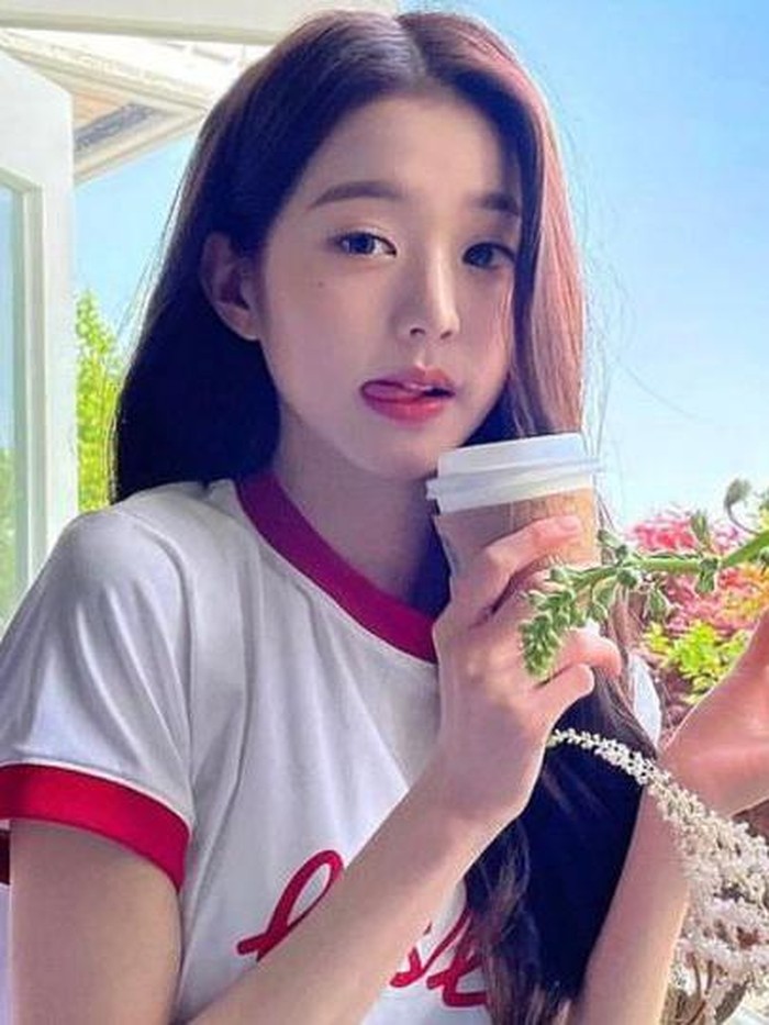 Tidak hanya dikenal memiliki proporsi tubuh bak model profesional, Jang Won Young juga memiliki visual menarik layaknya sebuah boneka, Beauties./ foto: instagram.com/for_everyoung10