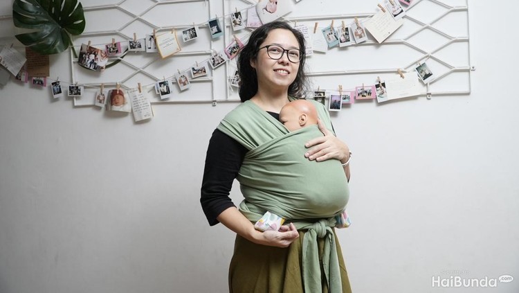 Tips menggendong bayi dari Bunda Golda