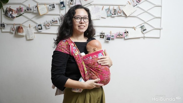 Tips menggendong bayi dari Bunda Golda
