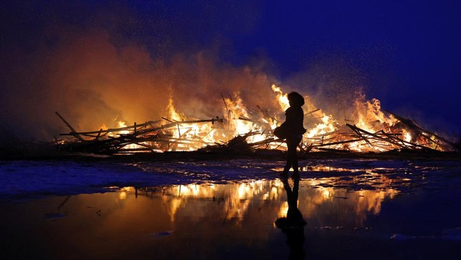 FOTO: Api di Festival Maslenitsa, Tanda Musim Dingin Rusia Berakhir