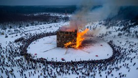 FOTO: Api di Festival Maslenitsa, Tanda Musim Dingin Rusia Berakhir