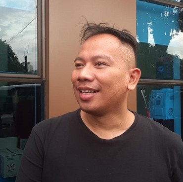 Tangis Haru Pertemuan Vicky Prasetyo dan Anak Usai 16 Tahun Terpisah