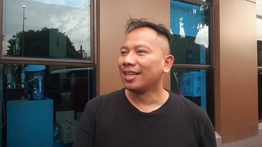 Tangis Haru Pertemuan Vicky Prasetyo dan Anak Usai 16 Tahun Terpisah