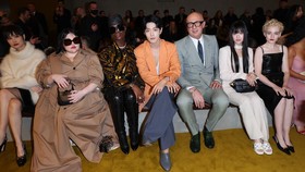 FOTO: Xiao Zhan, Aktor China Hebohkan Milan Fashion Week 2023